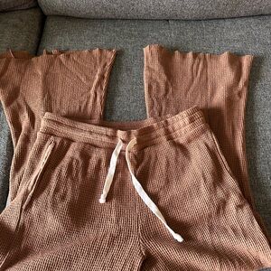 🎉3/$20!! American Eagle Outfitters Brown Ribbed Flare Pants